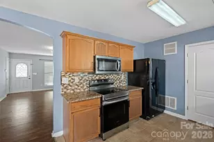 7117 Angela Marie Ct, Charlotte, NC 28215 - Photo 6