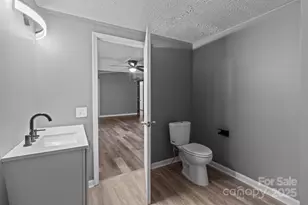 4642 McClure Rd, Charlotte, NC 28216 - Photo 40