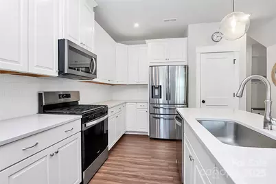 9521 Munsing Drive, Charlotte, NC 28269 - Photo 8