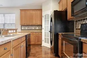 738 Lumber Ln, Charlotte, NC 28214 - Photo 4