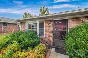 1149 McKinnon Dr, Rock Hill, SC 29732 - Photo 2