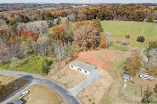 516 Lake Mullis Rd, Harmony, NC 28634 - Photo 22