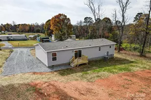 516 Lake Mullis Rd, Harmony, NC 28634 - Photo 26