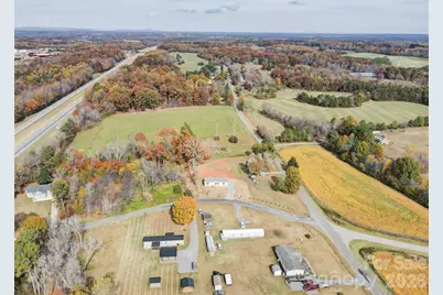 516 Lake Mullis Road, Harmony, NC 28634 - Photo 2