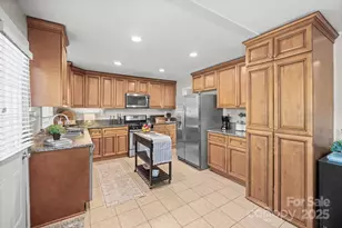 5748 Farmbrook Dr, Charlotte, NC 28210 - Photo 16