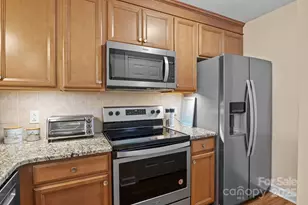 18009 Kings Point Dr, Cornelius, NC 28031 - Photo 8