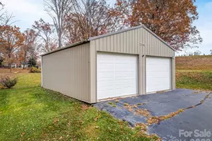 605 Dana Rd, Hendersonville, NC 28792 - Photo 6