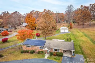 605 Dana Rd, Hendersonville, NC 28792 - Photo 1