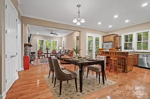25 E Owl Creek Ln, Fairview, NC 28730 - Photo 6