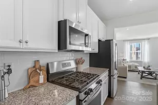 2637 Grantham Place Dr, Fort Mill, SC 29715 - Photo 8