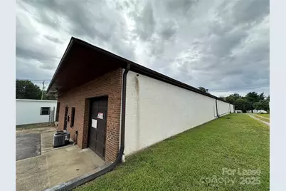 1700 11th Avenue NE, Hickory, NC 28601 - Photo 2