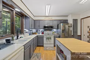 100 Greenbriar Ave, Flat Rock, NC 28731 - Photo 18