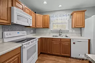 13648 Meade Glen Ct, Charlotte, NC 28273 - Photo 8