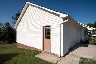 1371 Millrace Dr, Conover, NC 28613 - Photo 32