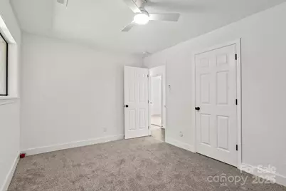 9235 Edgevale Drive, Charlotte, NC 28216 - Photo 14