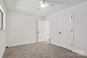 9235 Edgevale Dr, Charlotte, NC 28216 - Photo 14