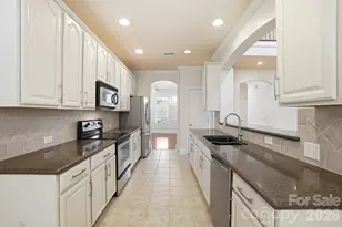 10906 Round Rock Rd, Charlotte, NC 28277 - Photo 16