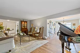 214 Vincent Pl, Hendersonville, NC 28739 - Photo 10