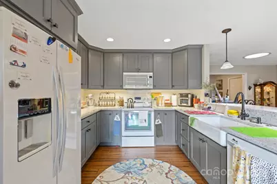 214 Vincent Place, Hendersonville, NC 28739 - Photo 6