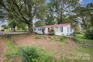 1345 28th St SW, Hickory, NC 28602 - Photo 2