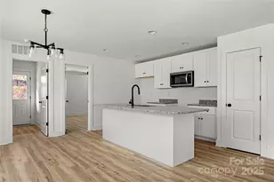 2022 4th St SW, Hickory, NC 28602 - Photo 8