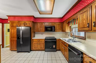 200 Woodland Dr, Marion, NC 28752 - Photo 12