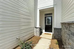 7028 Hodges Meadow Ln, Charlotte, NC 28213 - Photo 4