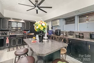 202 Newbold St, Lincolnton, NC 28092 - Photo 4