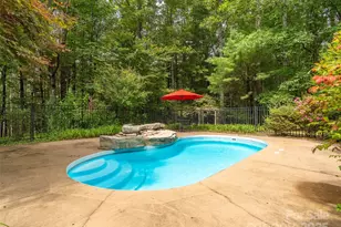 331 Thomas Rd, Hendersonville, NC 28739 - Photo 6