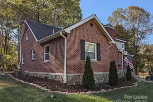 317 Balsam Dr, Waynesville, NC 28786 - Photo 2