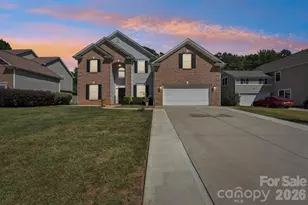 2632 Windsor Chase Dr, Matthews, NC 28105 - Photo 2