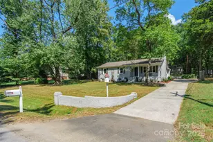 2832 Forest Hills Cir, Rock Hill, SC 29732 - Photo 2