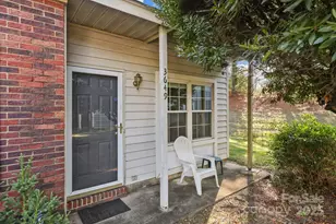 3649 Huyton Ct, Charlotte, NC 28215 - Photo 2