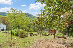 407 Terrell Dr, Bakersville, NC 28705 - Photo 2