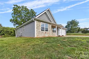 160 Tranquility Ln, Harmony, NC 28634 - Photo 2