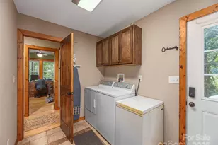 27 Little Roundtop Rd, Clyde, NC 28721 - Photo 16