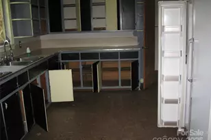 214 Palmer St, Lenoir, NC 28645 - Photo 4