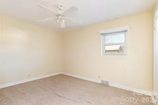 22 Madrid Ln, Hendersonville, NC 28792 - Photo 8