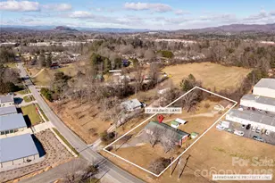 22 Madrid Ln, Hendersonville, NC 28792 - Photo 2