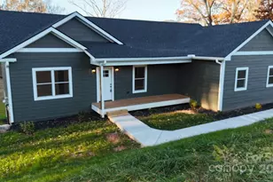 33 Gracie Rose St, Clyde, NC 28721 - Photo 2