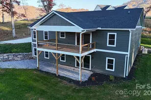 33 Gracie Rose St, Clyde, NC 28721 - Photo 1