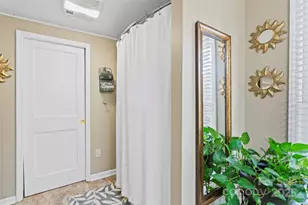 3733 Fox Valley Rd, Charlotte, NC 28278 - Photo 20