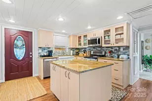 3733 Fox Valley Rd, Charlotte, NC 28278 - Photo 2