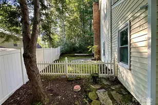 1003 Edinburg Ct, Lenoir, NC 28645 - Photo 6