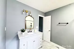 1634 Pamela Lorraine Dr, Charlotte, NC 28213 - Photo 16