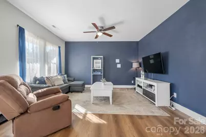 402 2nd Street SW, Hickory, NC 28602 - Photo 2