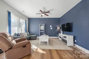 402 2nd St SW, Hickory, NC 28602 - Photo 2