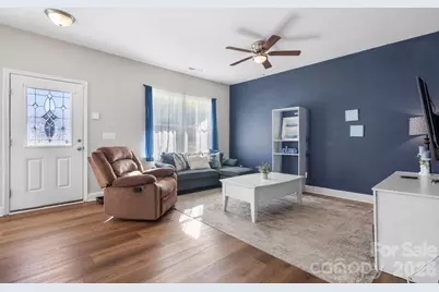 402 2nd Street SW, Hickory, NC 28602 - Photo 1