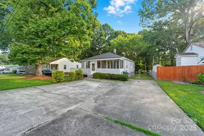 304 S Vine Street, Gastonia, NC 28052 - Photo 2