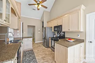 310 Clarendon Estates Dr, Clover, SC 29710 - Photo 14